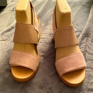 Sorel wedge sandal size 8.5